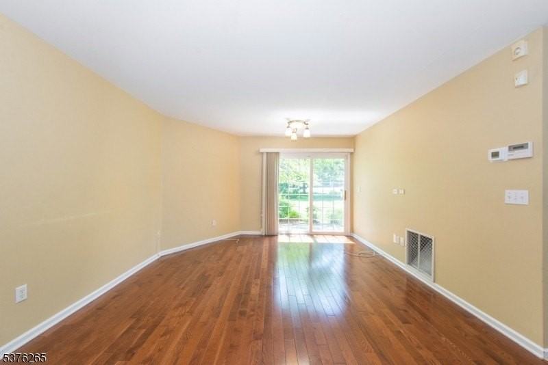 4 Parkside Ct - Photo 7 of 18
