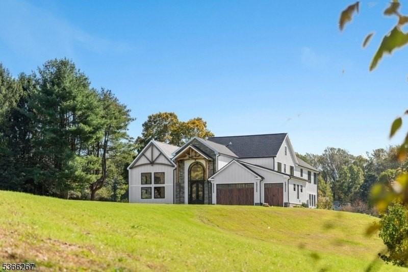 465 Cherry Ln - Photo 3 of 49