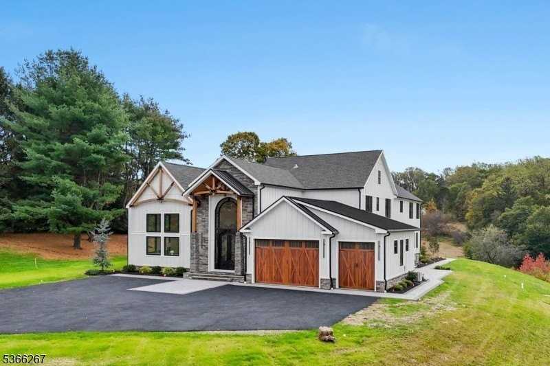 465 Cherry Ln - Photo 4 of 49