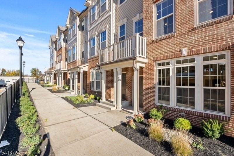 39 Robeson St - Photo 2 of 23