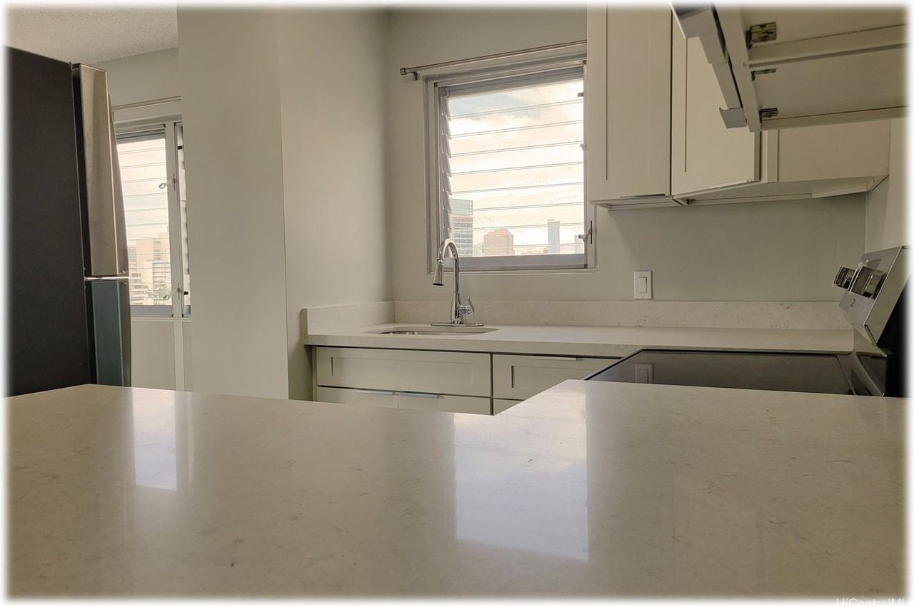 509 University Ave Apt 1004 - Photo 2 of 20