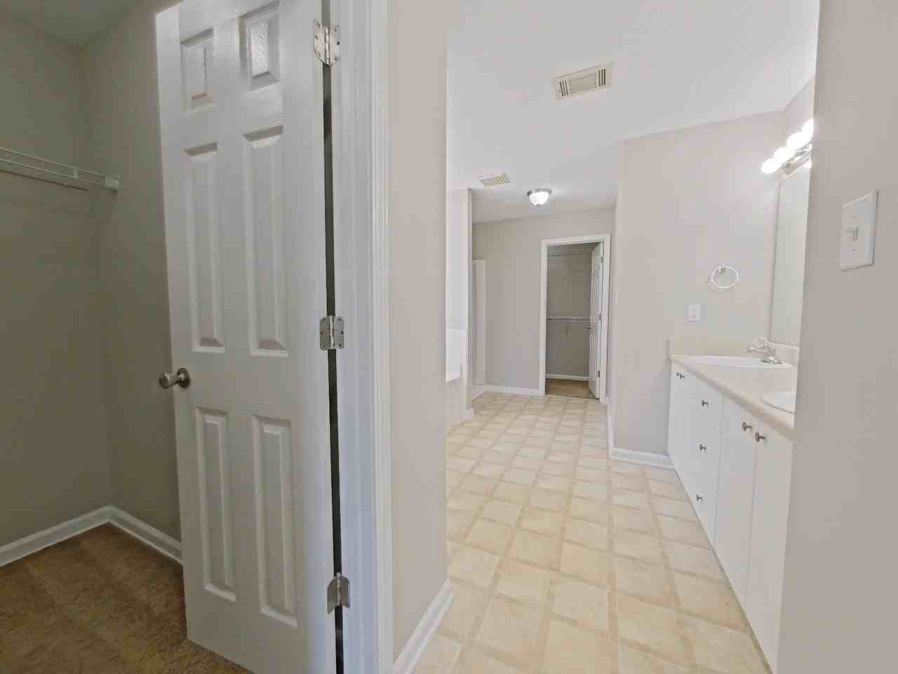 807 Reynolds Ct - Photo 3 of 23