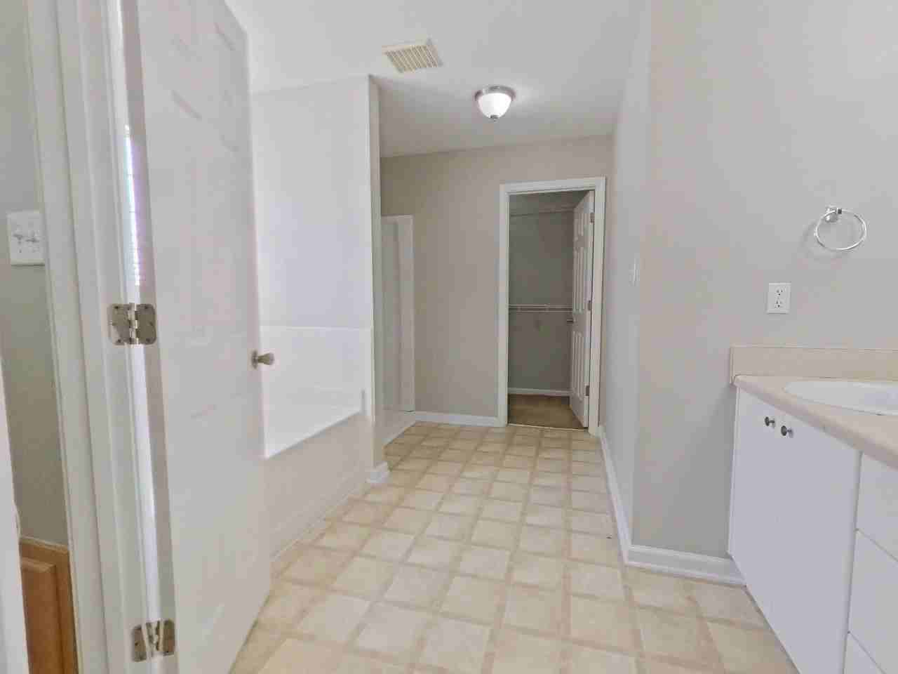 807 Reynolds Ct - Photo 4 of 23