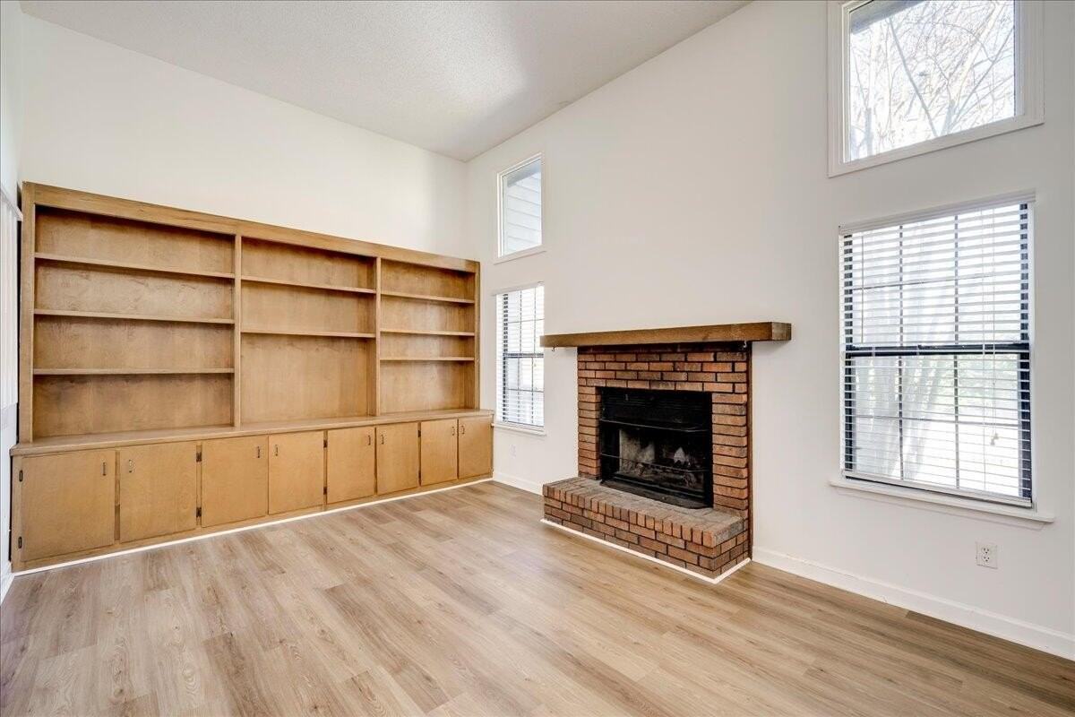 3128 Village West Dr - Photo 2 of 18