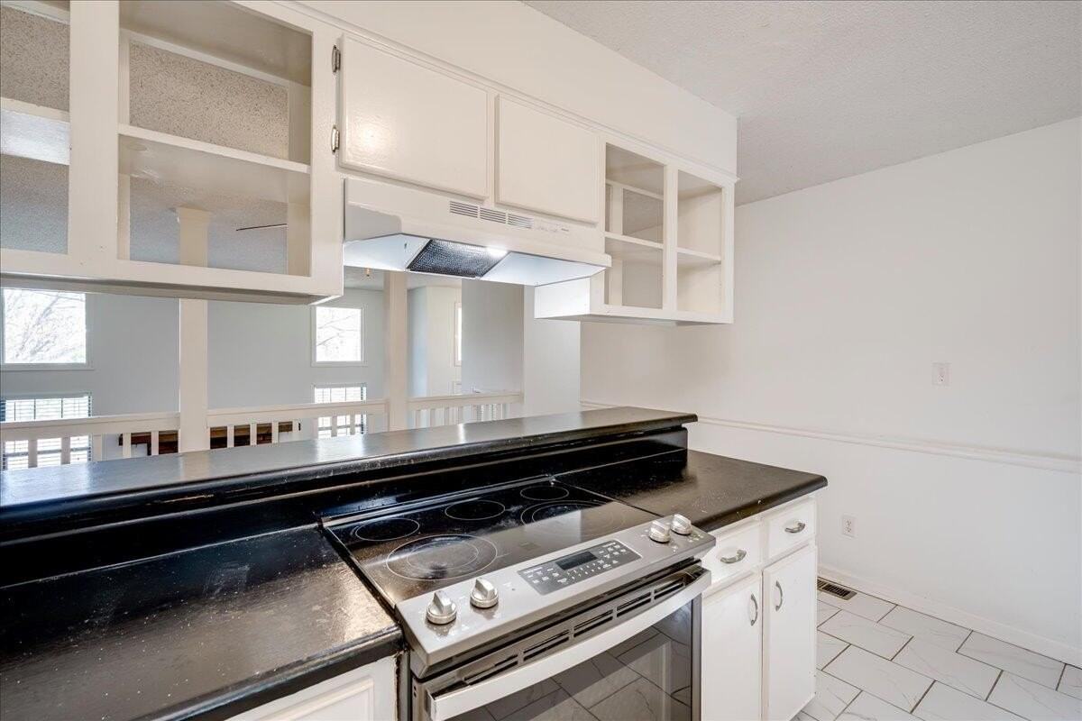 3128 Village West Dr - Photo 6 of 18