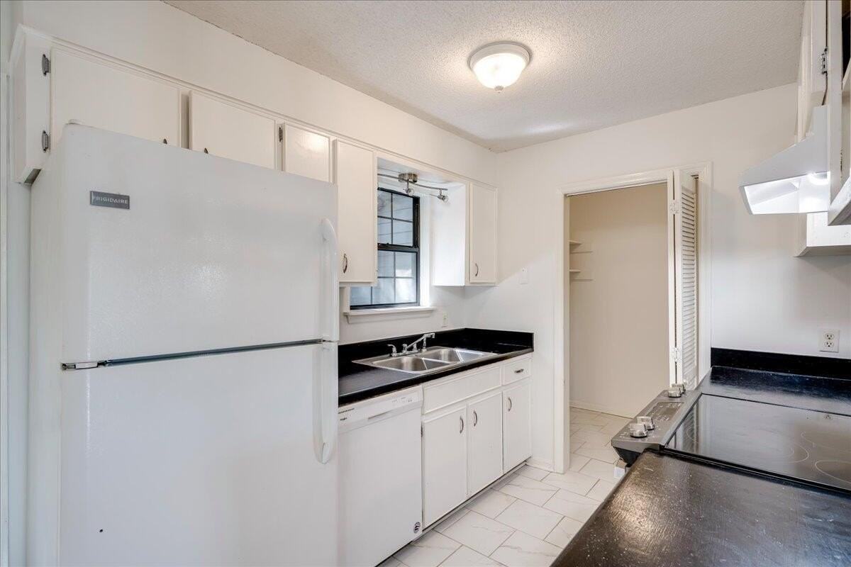 3128 Village West Dr - Photo 7 of 18