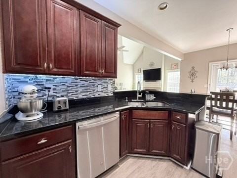 1070 Brookshire Ct - Photo 5 of 33