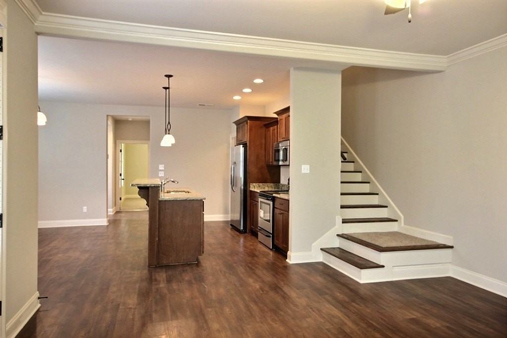 214 E South St - Photo 3 of 18