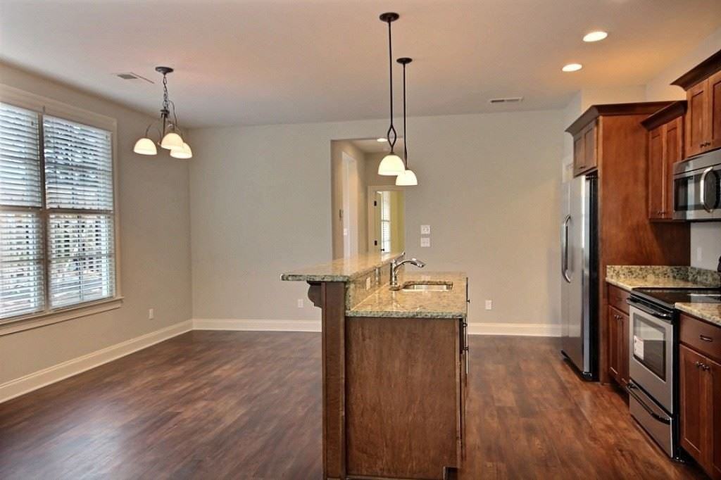 214 E South St - Photo 4 of 18