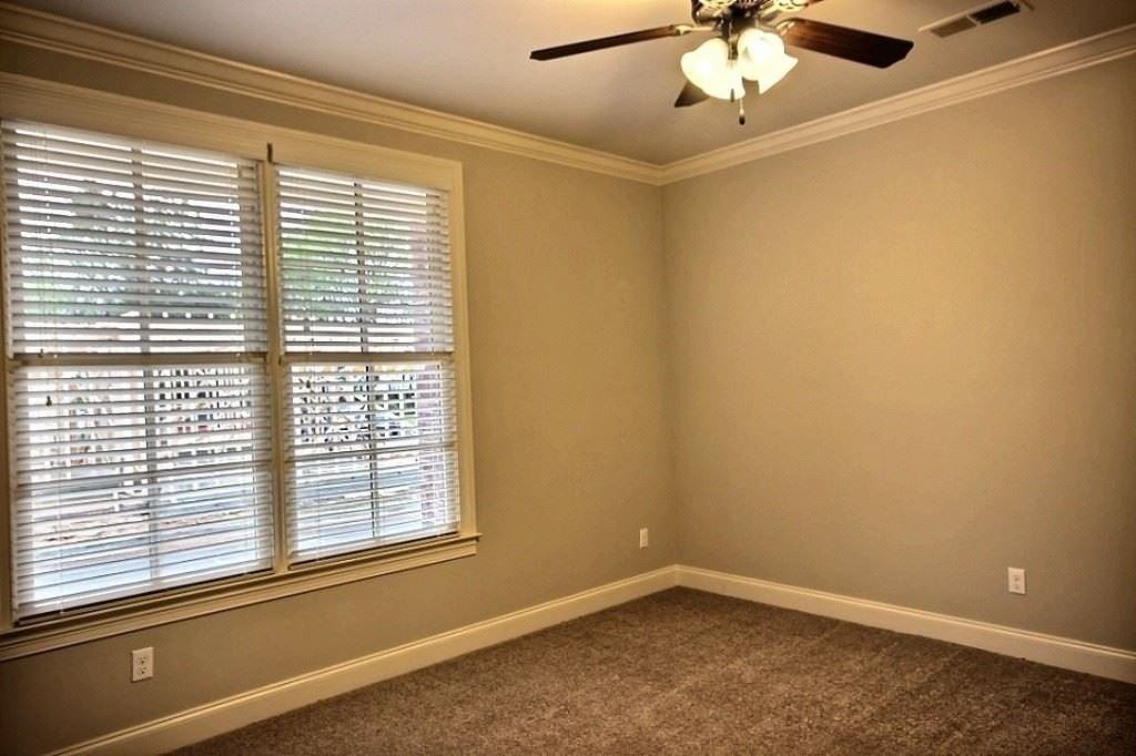 214 E South St - Photo 6 of 18