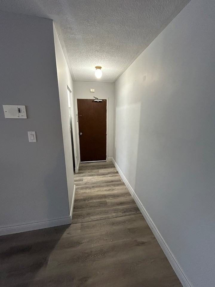 200 Park Rd N #101 - Photo 2 of 9
