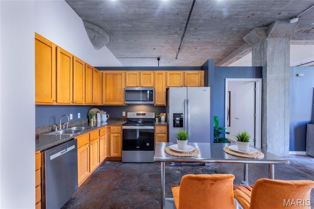 1511 Locust St #404 - Photo 6 of 27