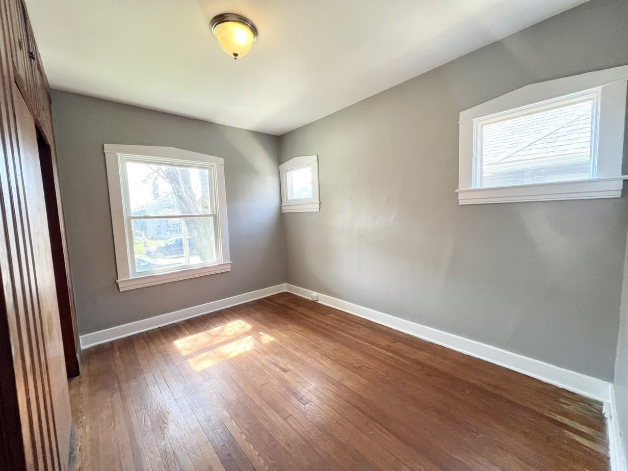 2121 W Lee St #1 - Photo 6 of 12