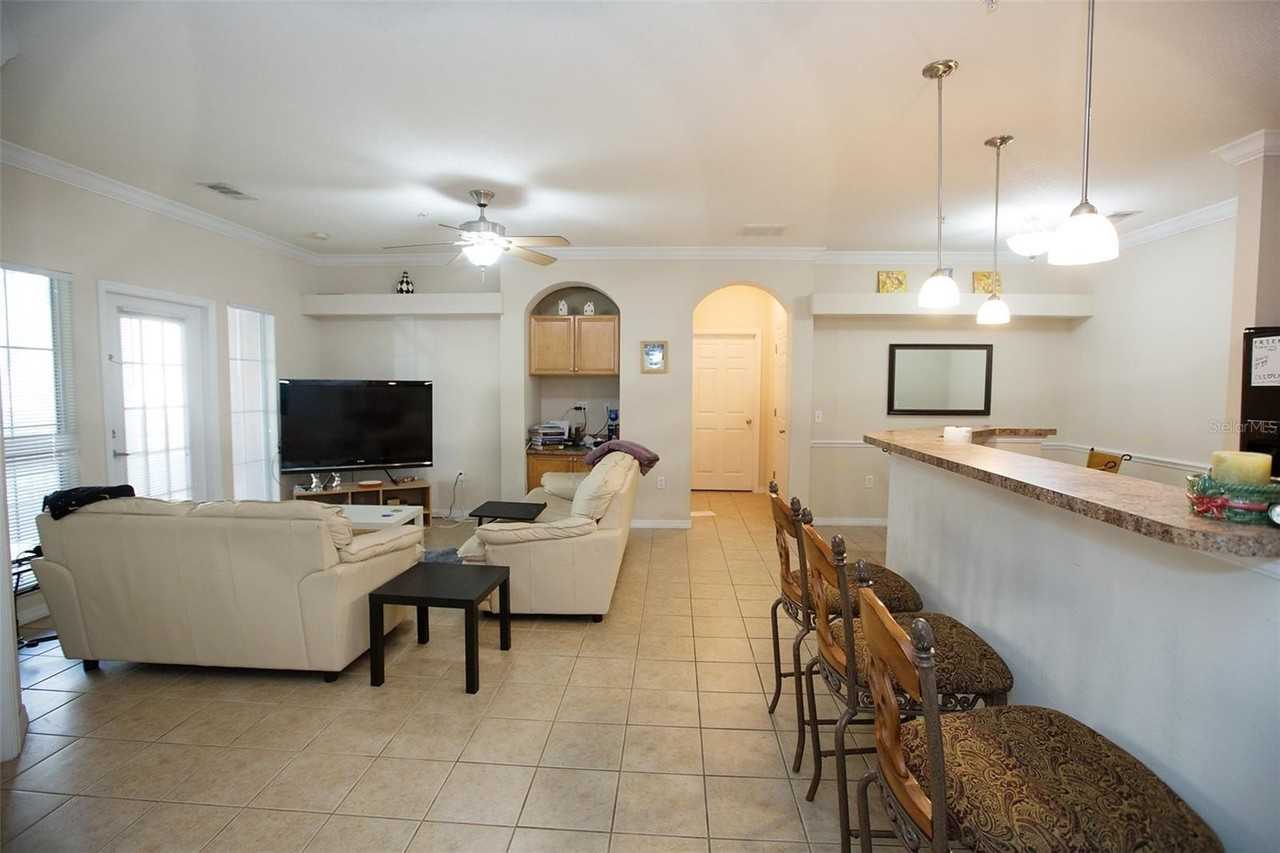 1235 Sw 9th Rd #101 - Photo 5 of 26