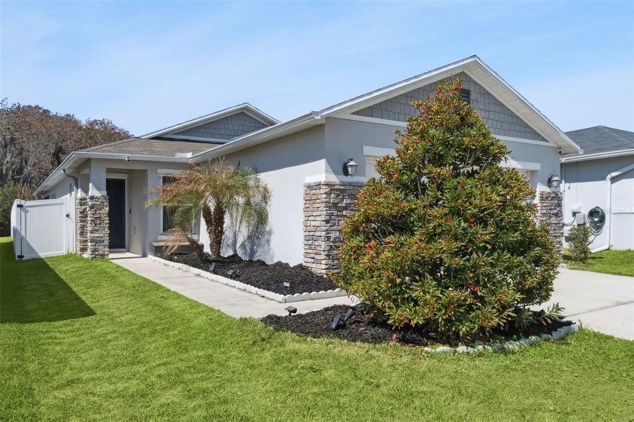 3028 Lakes Crest Ave - Photo 2 of 20