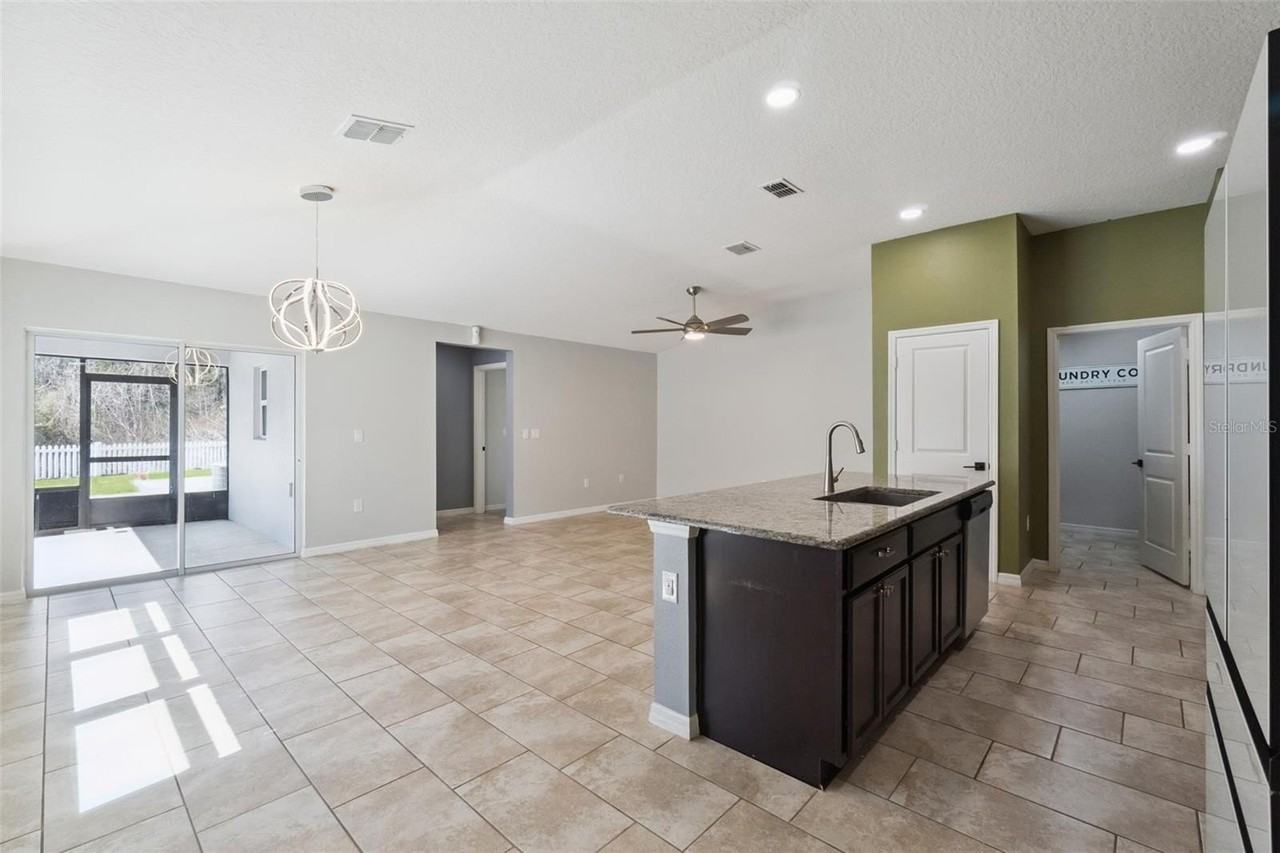 3028 Lakes Crest Ave - Photo 5 of 20