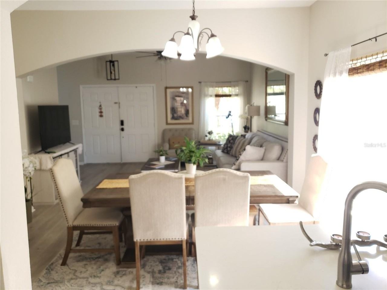 16530 Cedar Crest Dr - Photo 4 of 39