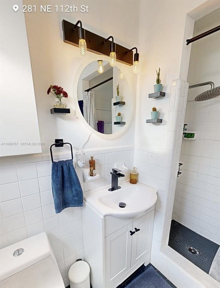 Ne 112th St - Photo 3 of 8