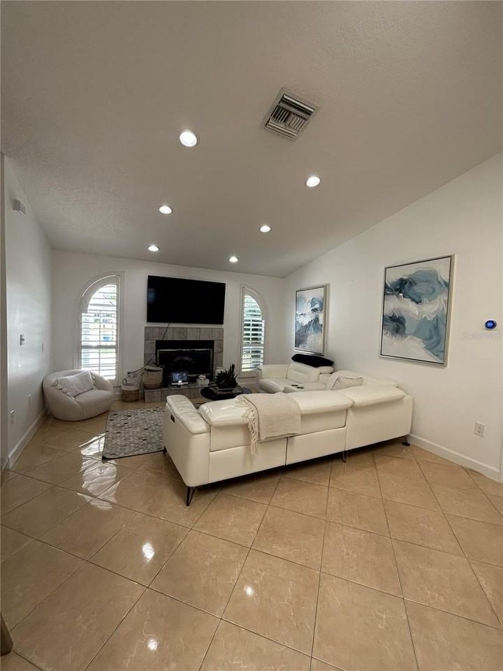 1110 Craig Ct - Photo 3 of 27