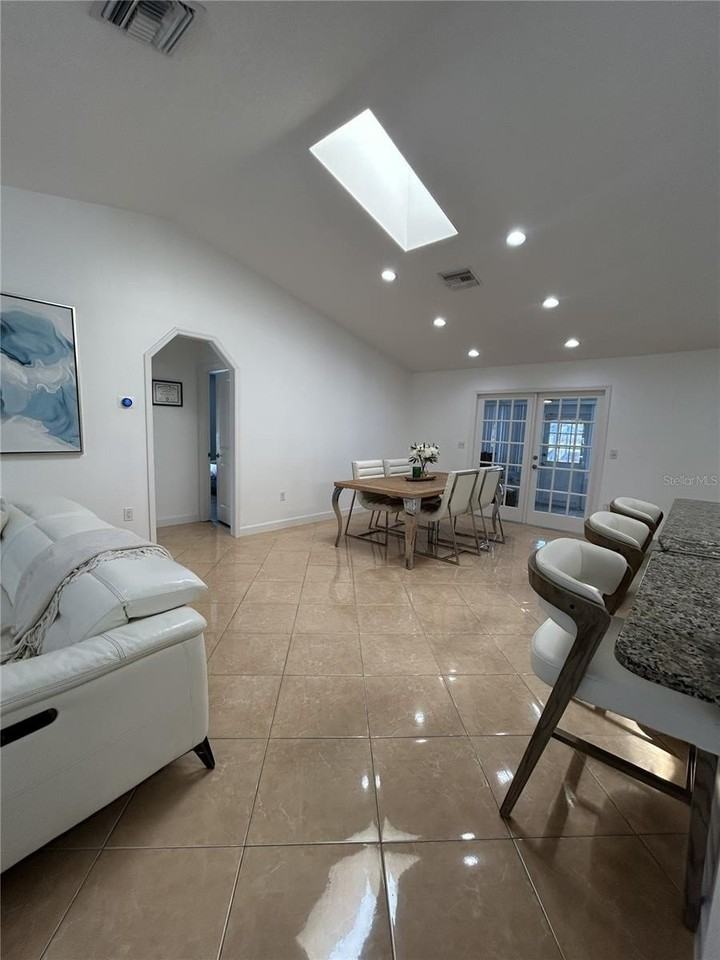 1110 Craig Ct - Photo 5 of 27