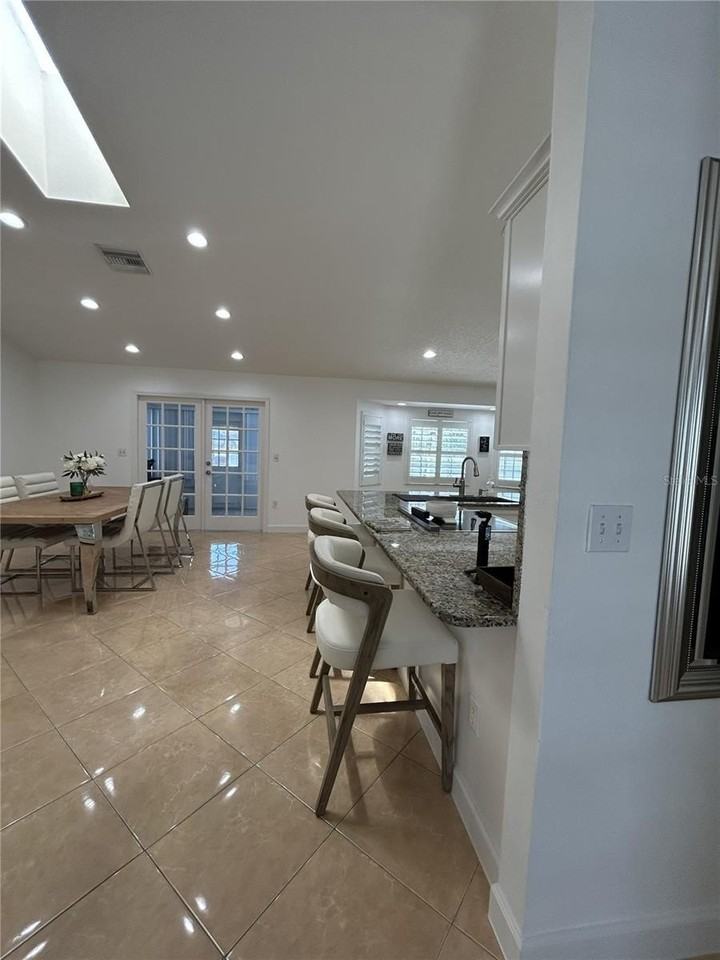 1110 Craig Ct - Photo 6 of 27