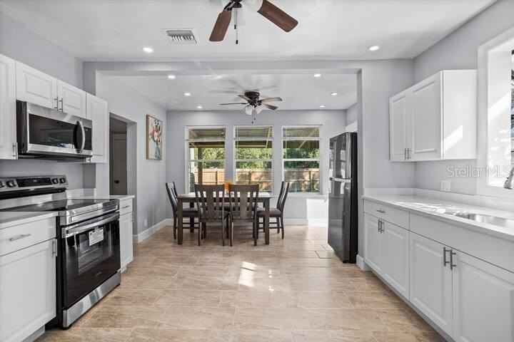 1571 S Myrtle Ave - Photo 2 of 30