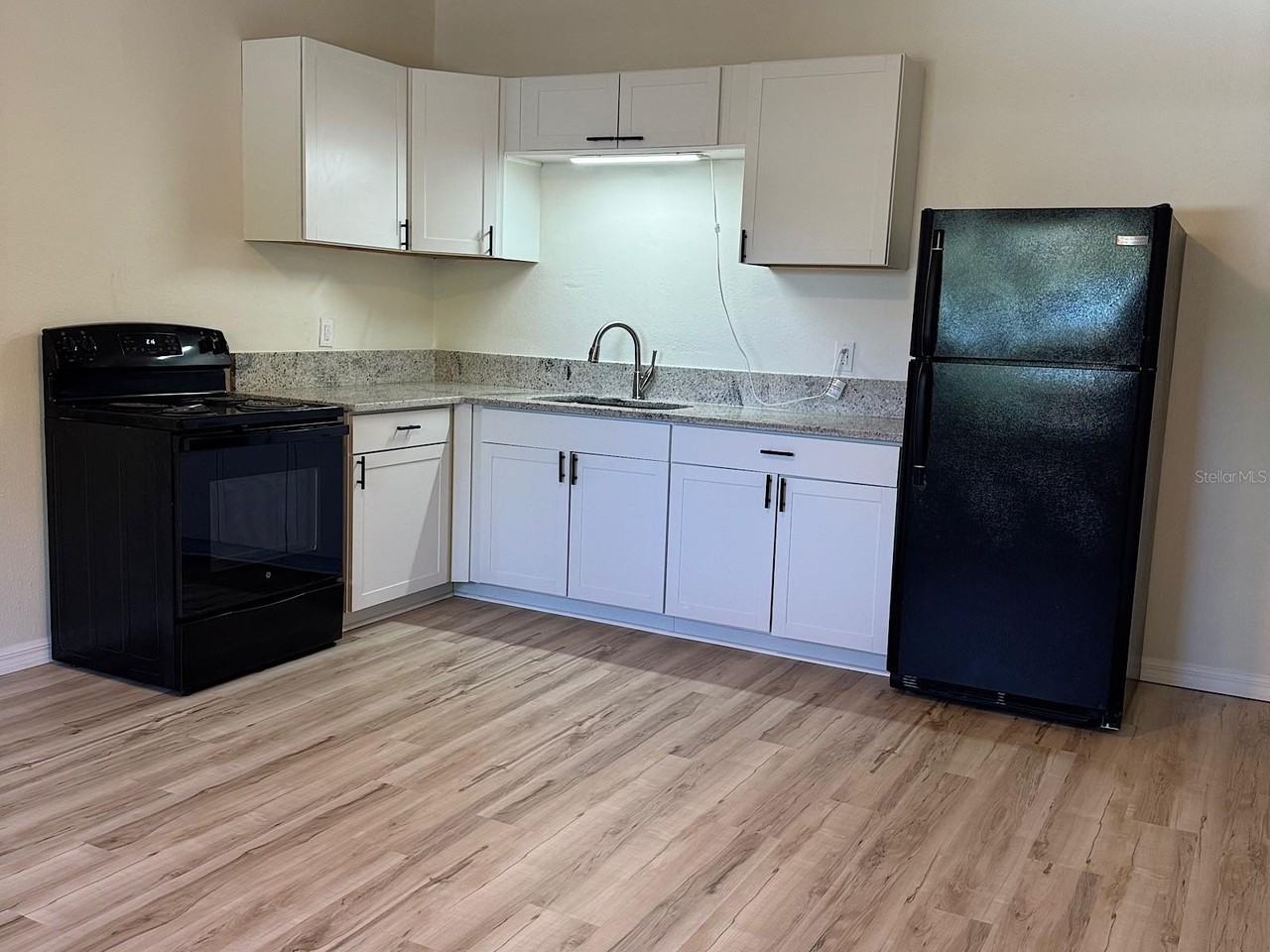 623 Beckett Way #B - Photo 2 of 13