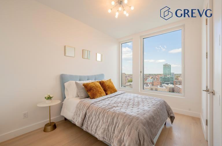 13618 Maple Ave - Photo 3 of 10