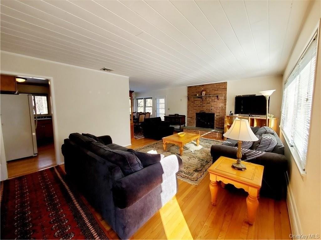 215 Harriman Rd - Photo 2 of 20