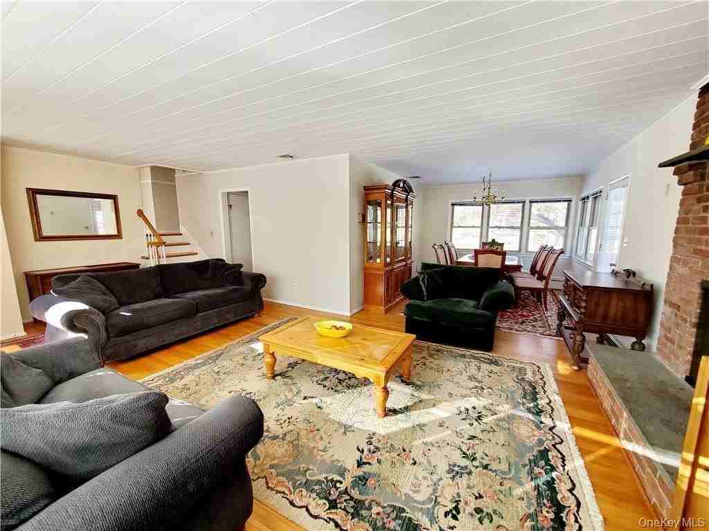 215 Harriman Rd - Photo 3 of 20