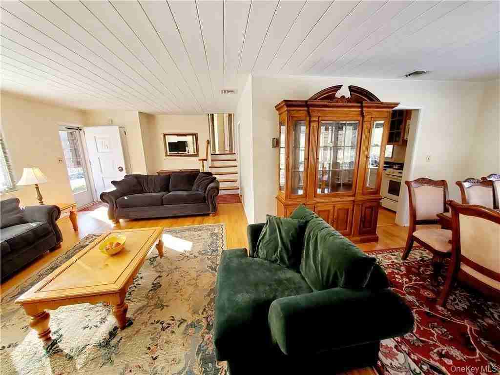 215 Harriman Rd - Photo 4 of 20