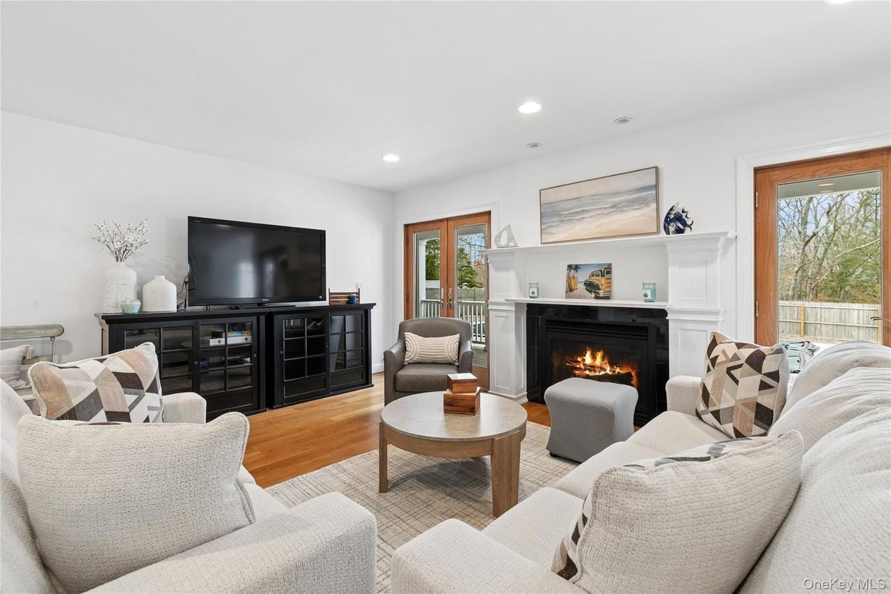 10 Foxboro Rd - Photo 7 of 31