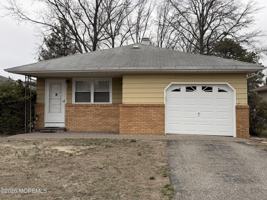 featured image of 90 Barbados Dr S