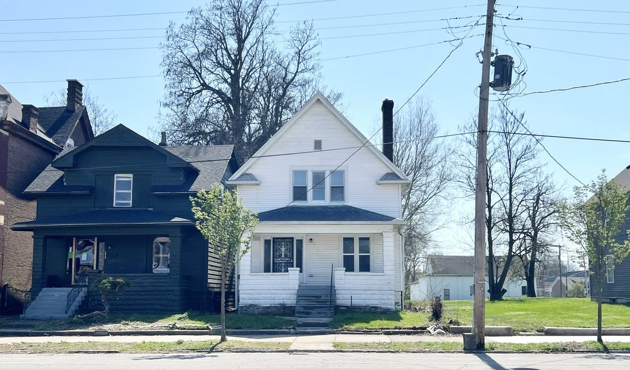 1822 W Jefferson St #1 - Photo 3 of 15