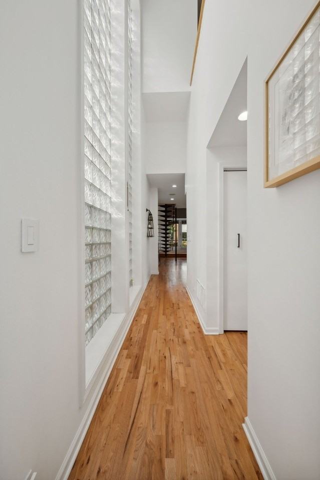 885 N Hermitage Ave Apt C - Photo 3 of 24