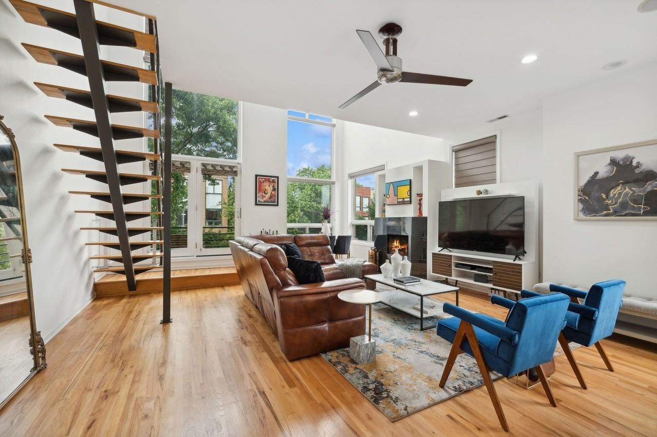 885 N Hermitage Ave Apt C - Photo 4 of 24