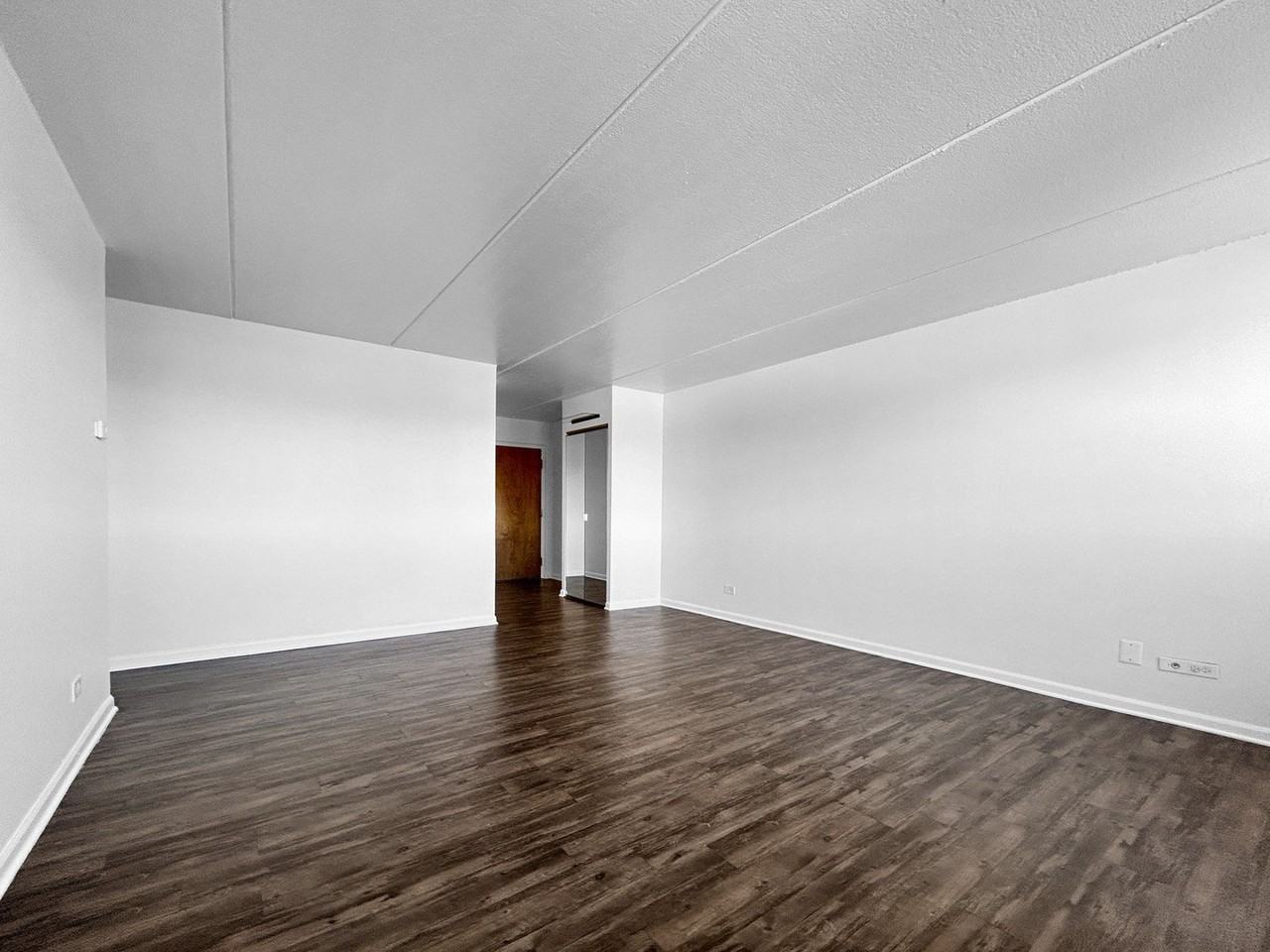 5011 Valley Ln Apt 401 - Photo 4 of 15