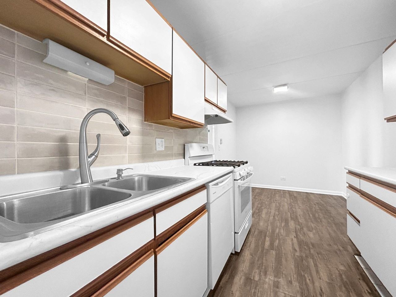 5011 Valley Ln Apt 401 - Photo 7 of 15