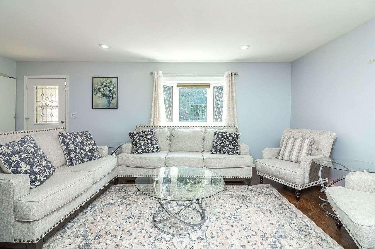 812 W Appletree Ln - Photo 2 of 18