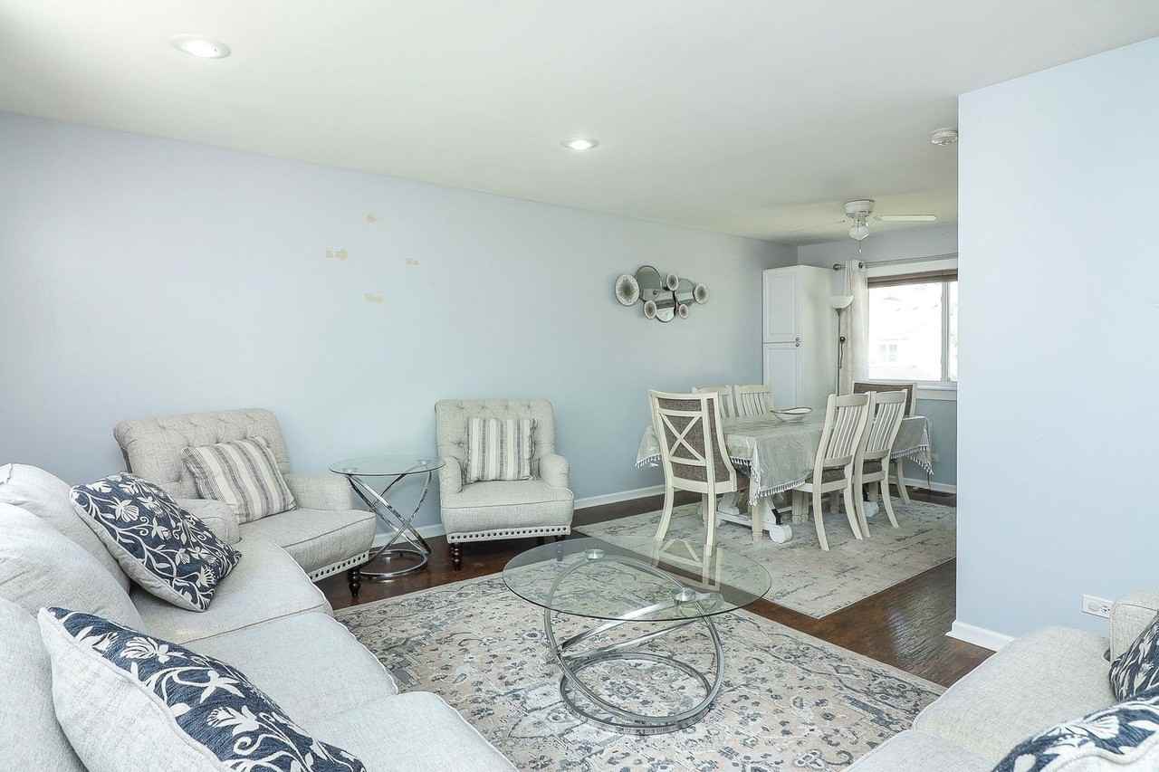 812 W Appletree Ln - Photo 3 of 18