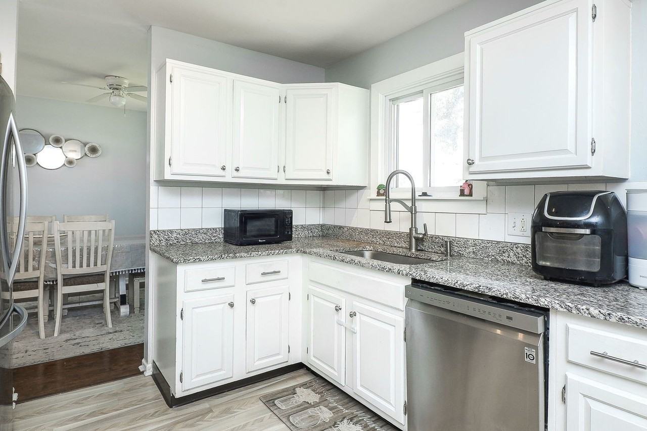 812 W Appletree Ln - Photo 6 of 18