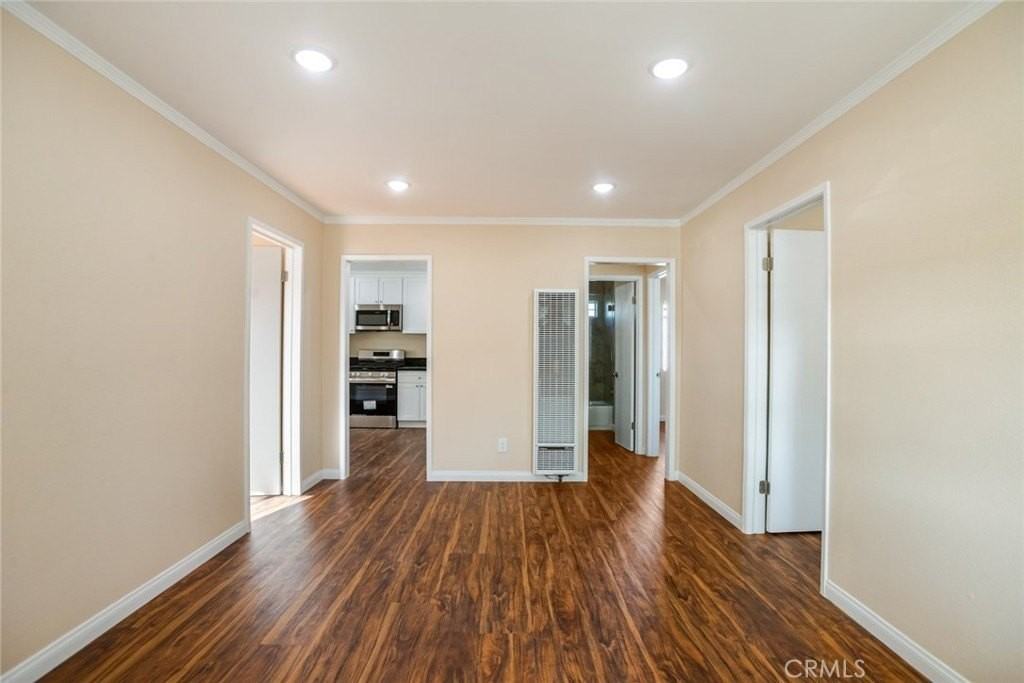 22709 Ravenna Ave - Photo 4 of 24