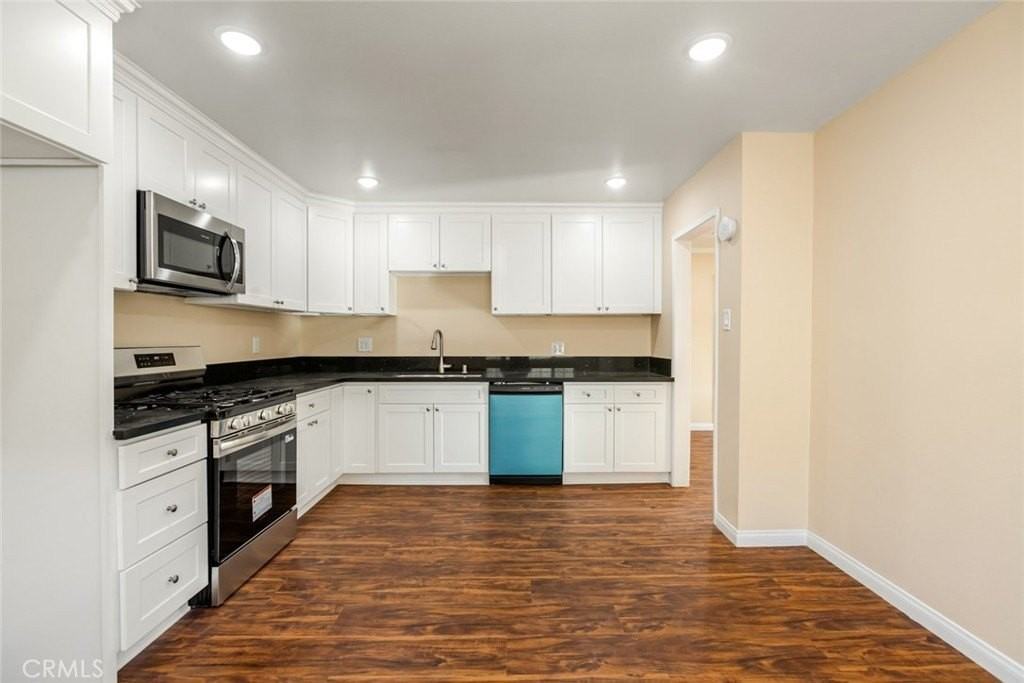 22709 Ravenna Ave - Photo 5 of 24