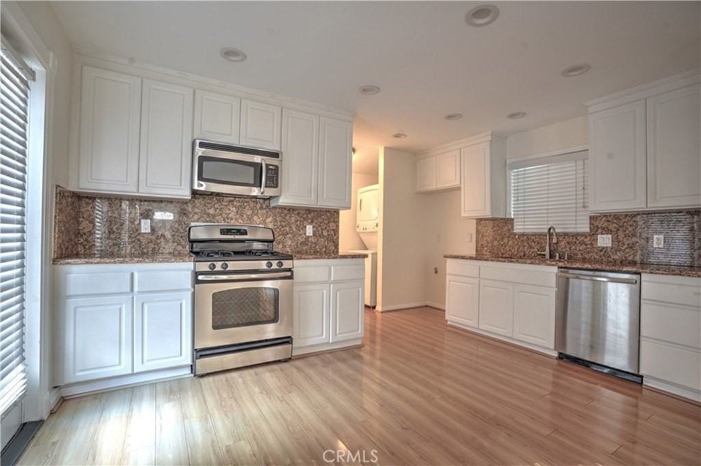 1105 N Beverly Glen Blvd - Photo 4 of 24