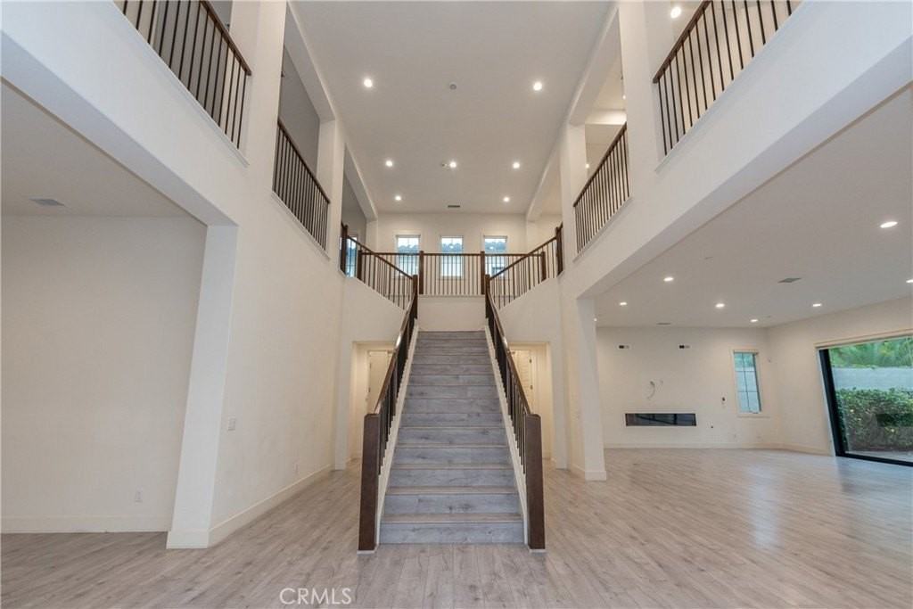 93 Spacial - Photo 6 of 24