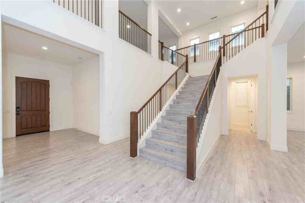 93 Spacial - Photo 7 of 24