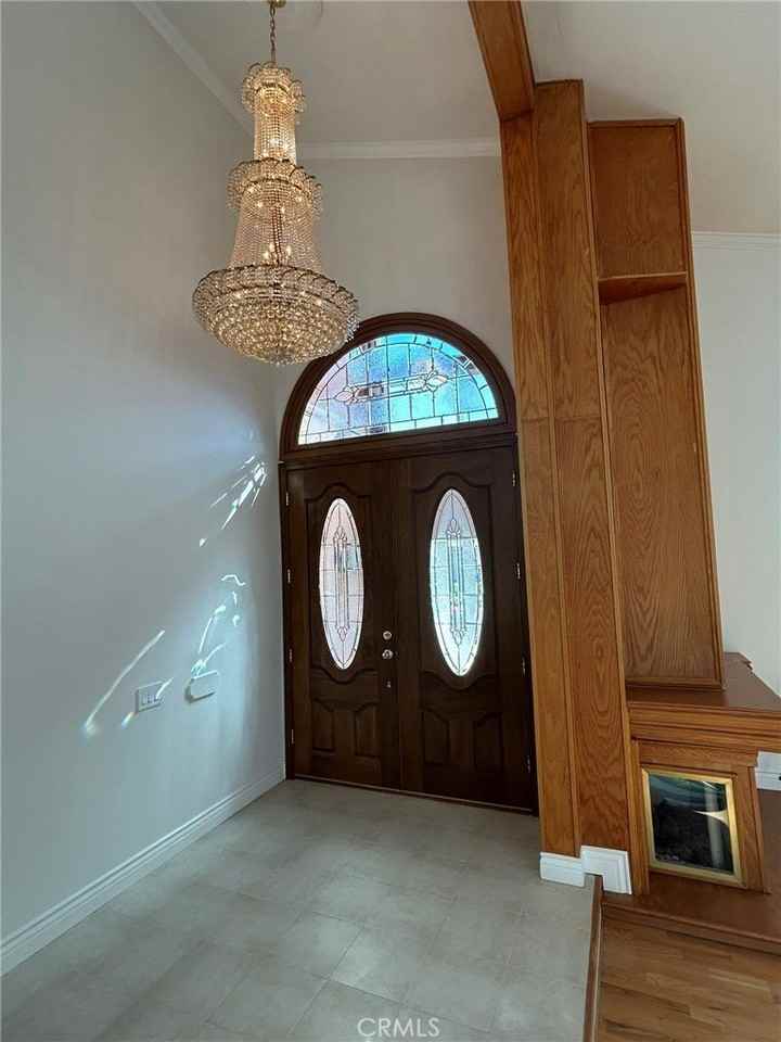 1734 N Yurok St - Photo 4 of 50