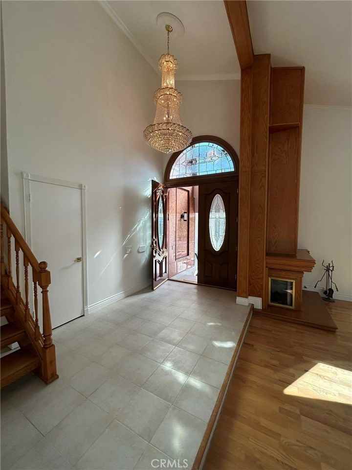 1734 N Yurok St - Photo 5 of 50