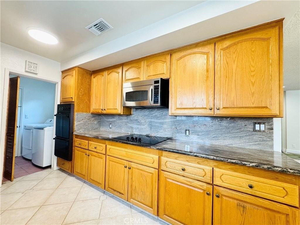 12538 Collins St - Photo 6 of 31