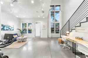 featured image of 210 N Spurgeon St